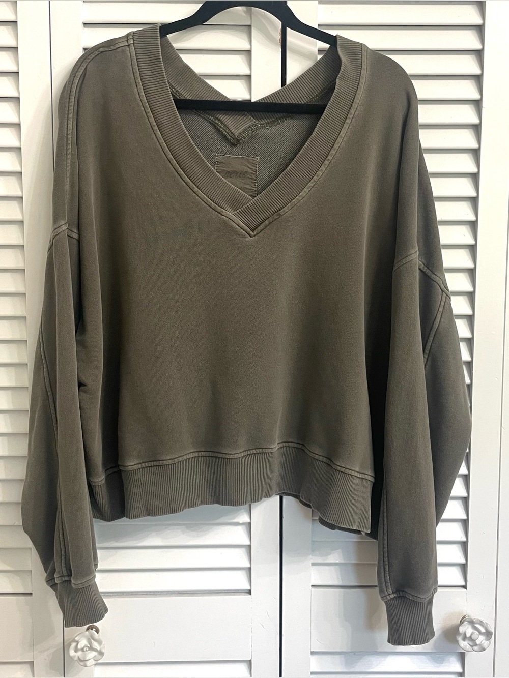 Aerie Oversized V-Neck Sweatshirt Womens Olive Gray Cropped Beach Lounge Sz L